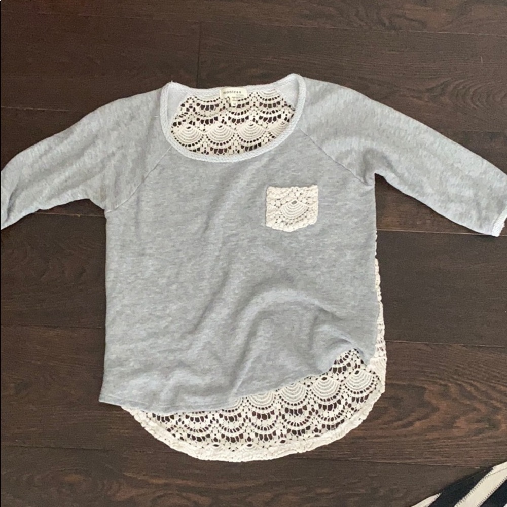 Quarter sleeve top